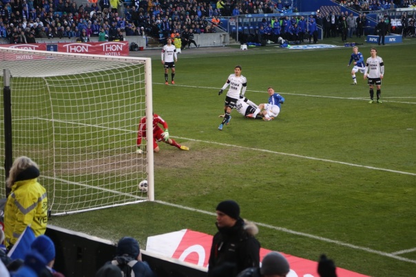 Moldes Tommy Høiland scorer 4-2-målet og det er slutt for Rosenborg i cupfinalen. Alle bilder: Odd Roar Lange